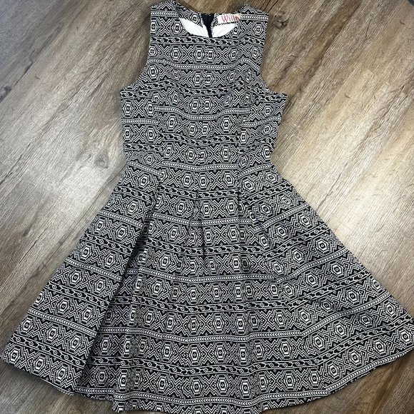 Willa Mini Dress | Aztec Pattern size S - Picture 2 of 12